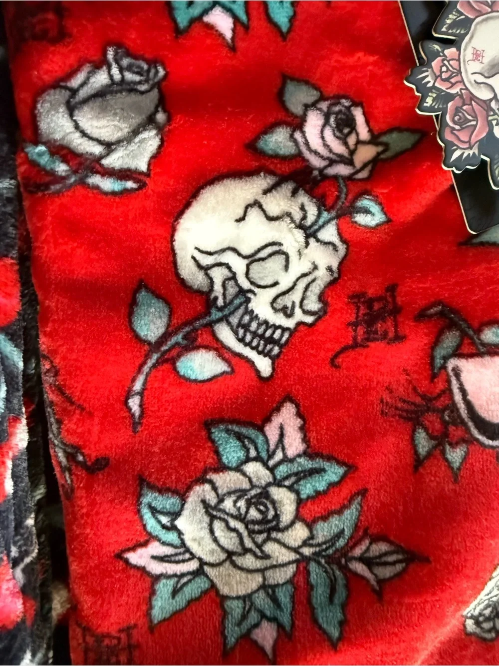 ED HARDY PET 2 Pc Pet Throw Set Skull Cherries 27x44